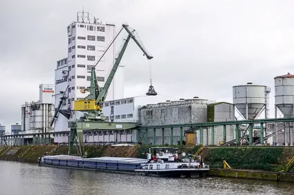 Electromagnetic crane in Port of Bamberg