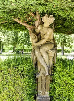 Statue in tree, Würzburg Residenz