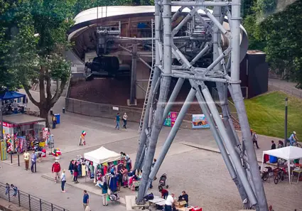 Seilbahn Koblenz cable car gondola reaches lower station