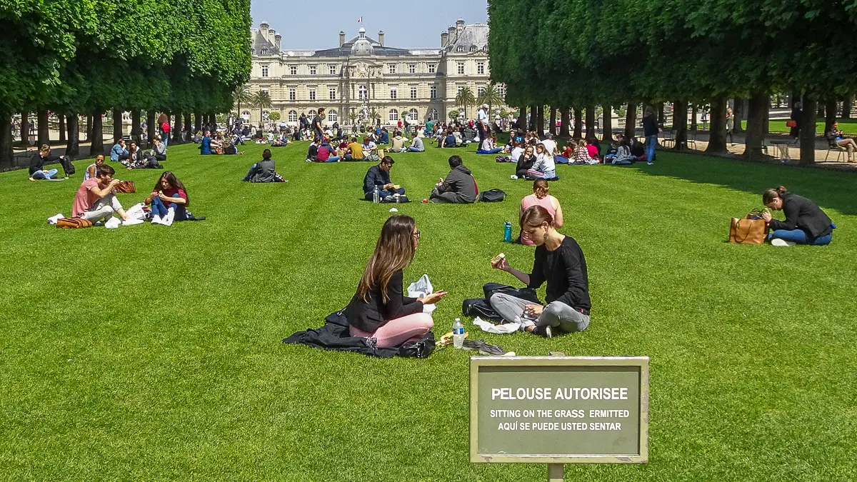 Lunch crowd in the Jardin du Luxembourg, Paris.
