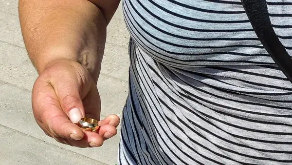 Paris Gold Ring Scam photo.