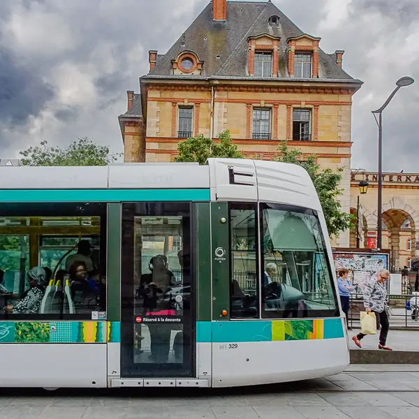 Paris T3a tram at Cit� Universitaire stop.