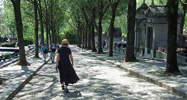 P&egrave;re Lachaise Cemetery photo