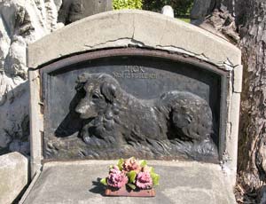 "Lick, our faithful friend" grave marker at Le Cimeti�re des chiens d'Asni�res-sur-Seine near Paris