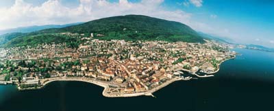 Neuch�tel and lake aerial view