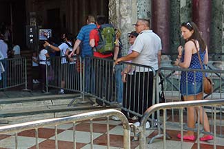 Waiting line - Basilica di San Marco