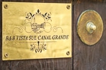 B&B Vista sul Canal Grande plaque and doorbell