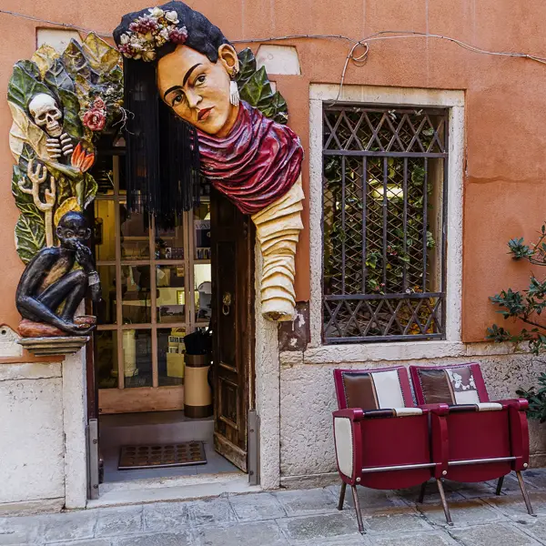  If you sit outside this beauty parlor in Venice, be prepared to have someone looking over your shoulder.