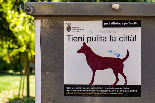 "Keep our city clean" dog warning sign in Venice.