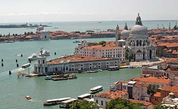 Dogana and Santa Maria della Salute church